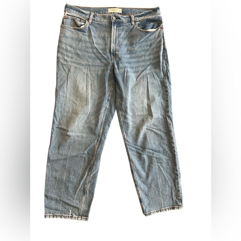 Abercrombie & Fitch The Mom High Rise - Size 32 (14) Short